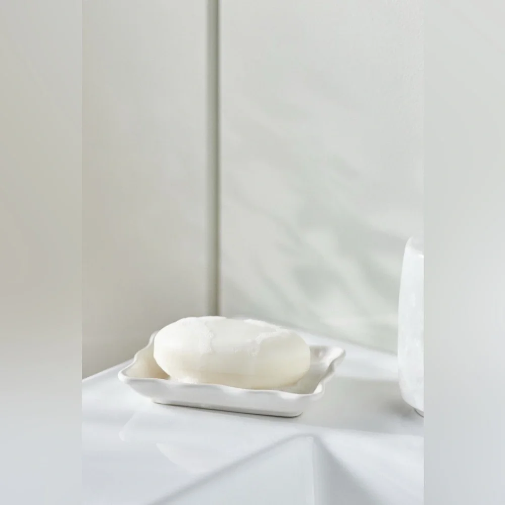 Anthropologie Old Havana Ceramic Soap Dish in White NEW